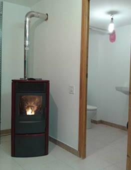 instalacion-estufas-de-pellets-junto-aseo instalacion-estufas-de-pellets-junto-aseo