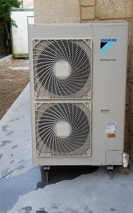 equipo-suelo-radiente-por-aerotermia-daikin equipo-compresor-exterior-daikin