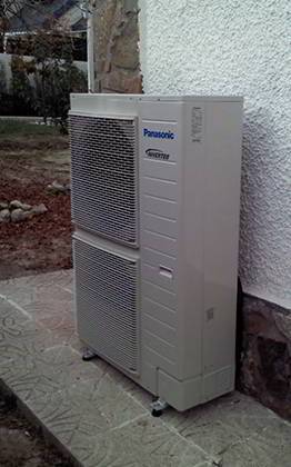 equipo-suelo-radiente-por-aerotermia-panasonic equipo-compresor-exterior-panasonic